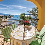 2 Bedroom Awesome In Apartamento *