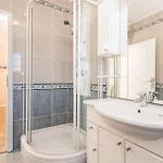 2 Bedroom Awesome In Апартаменты Банёл