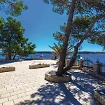 Apartamento 2 Bedroom Awesome In Banjol
