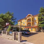 Apartamento 2 Bedroom Awesome In Banjol