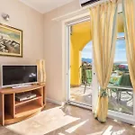 2 Bedroom Awesome In Apartamento