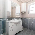 Апартаменты 2 Bedroom Awesome In