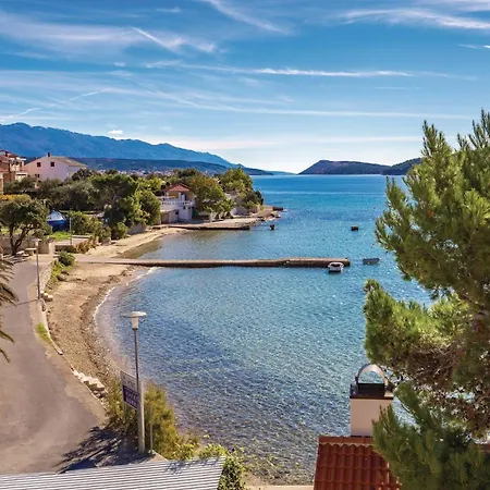Apartamento 2 Bedroom Awesome In Banjol