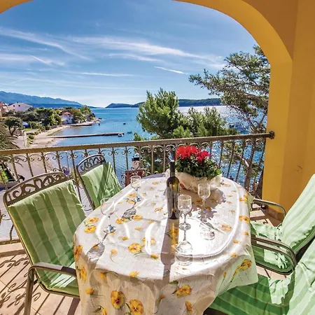 2 Bedroom Awesome In Apartment *