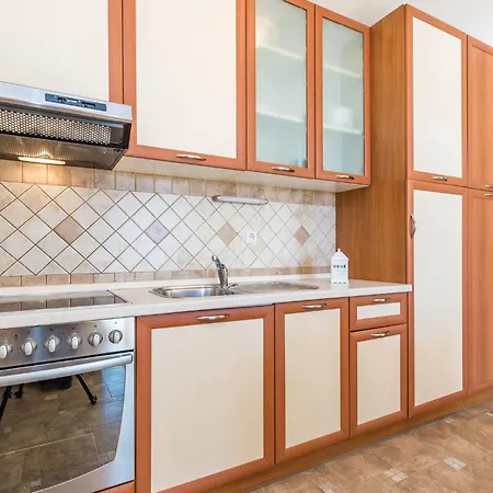 Apartment 2 Bedroom Awesome In