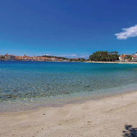 Apartment 2 Bedroom Awesome In *