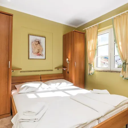 Apartment 2 Bedroom Awesome In