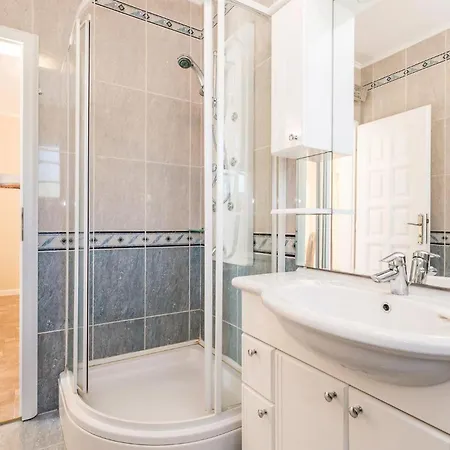 2 Bedroom Awesome In Apartment Banjol