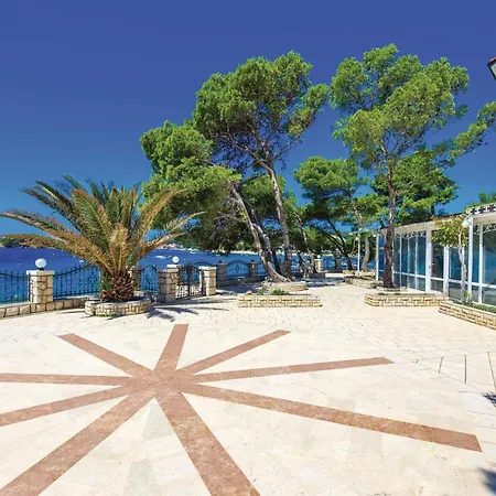 2 Bedroom Awesome In Apartment *