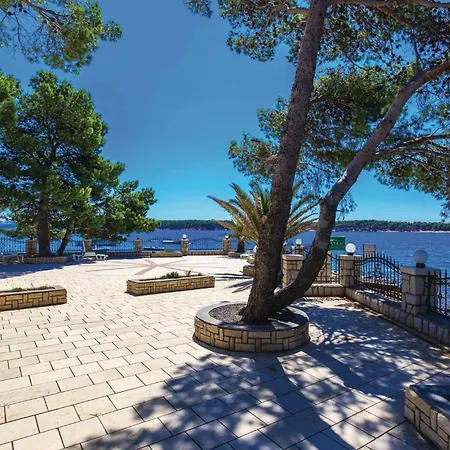 Apartment 2 Bedroom Awesome In Banjol