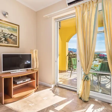 2 Bedroom Awesome In Apartment