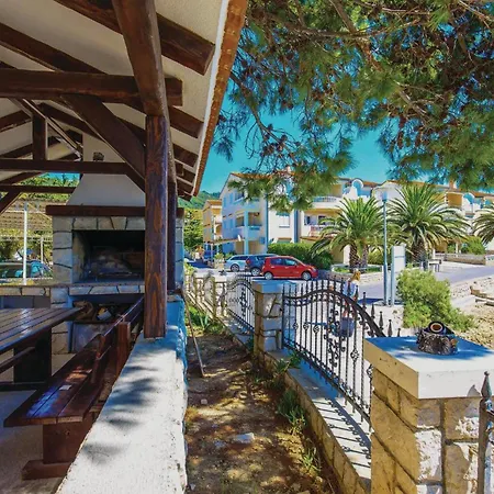 Apartment 2 Bedroom Awesome In