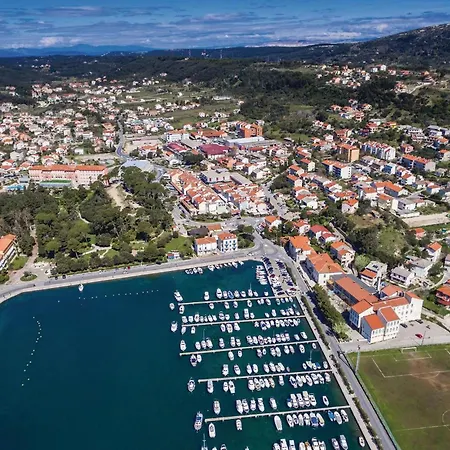 Apartment 2 Bedroom Awesome In *