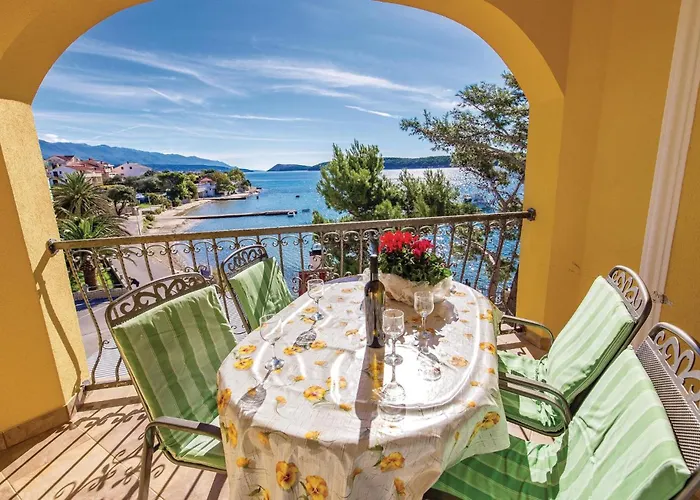 2 Bedroom Awesome In Apartamento *