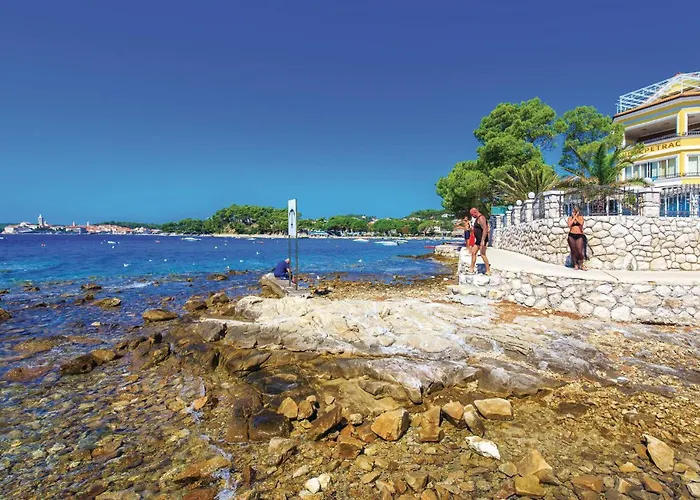 Apartamento 2 Bedroom Awesome In