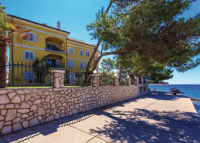 2 Bedroom Awesome In Banjol