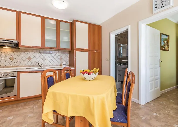 2 Bedroom Awesome In Banjol