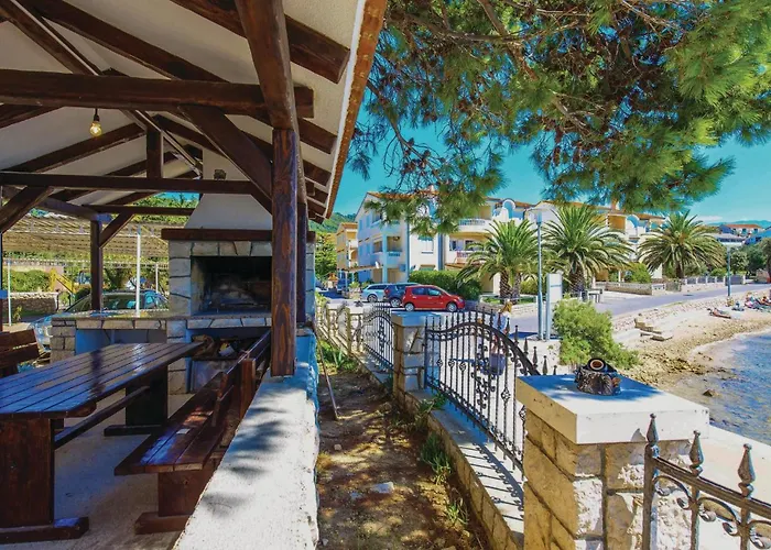 Apartamento 2 Bedroom Awesome In